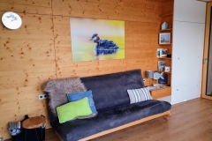 Die Couch lädt zum Verweilen ein, besonders ...