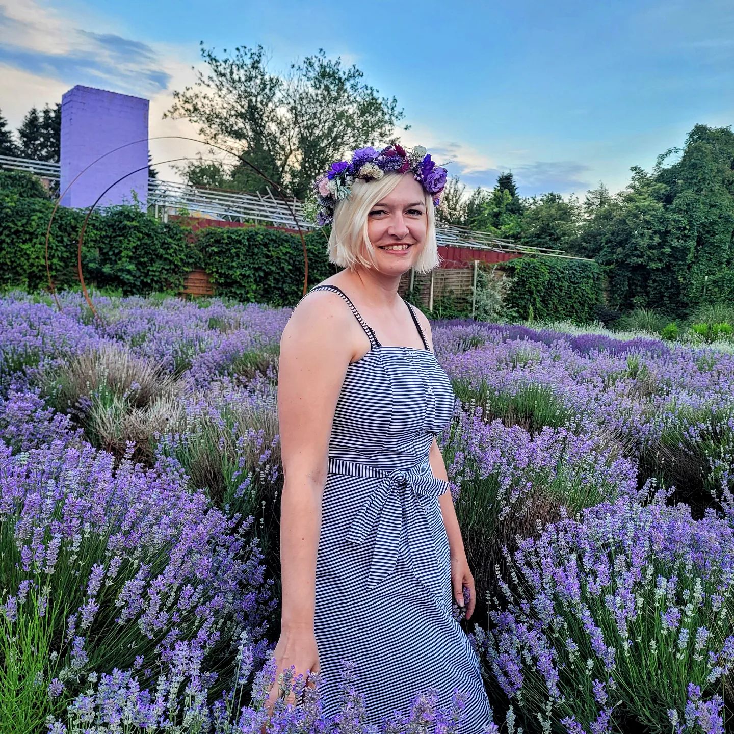 Lavendelliebe 🌿🌾

Hach, dieser Duft. Wenn man die Augen schließt könnte man meinen, man wäre im Urlaub in der Provence! Wer ist auch so ein großer Lavendel-Fan?
_______________

#Lavendel #lavendelfeld #hortensiaalpen #midsommar #mittsommer #niederrhein #alpen #niederrheinliebe